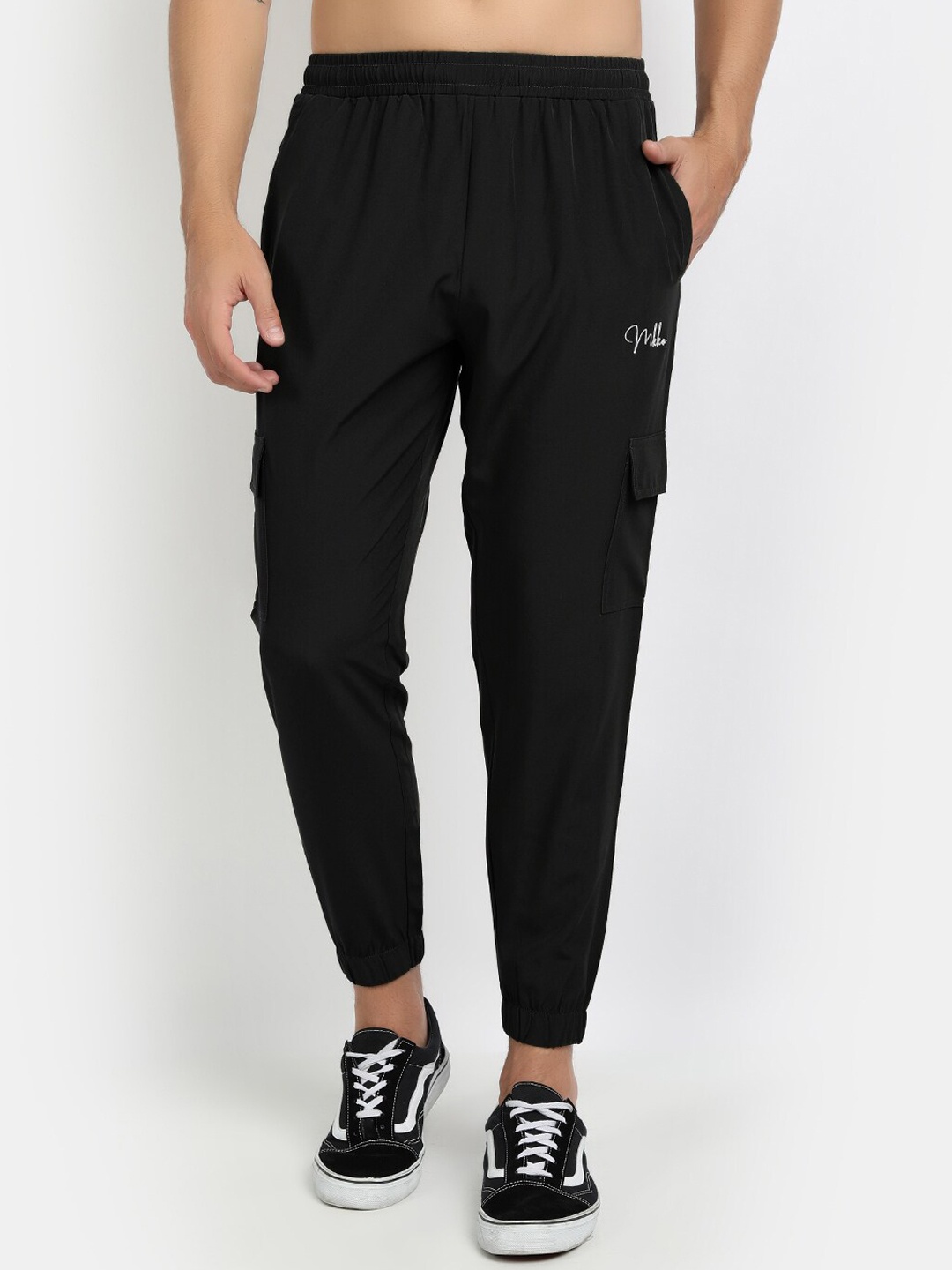 

MKKO Men Black Solid Slim-Fit Sports Track Pant