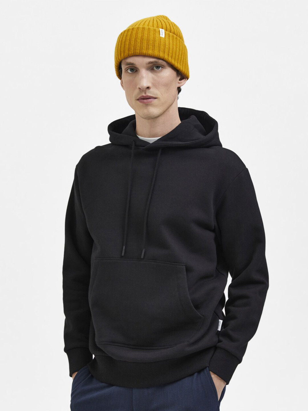 

SELECTED Men Black Solid Cotton Hooded Sweatshirt