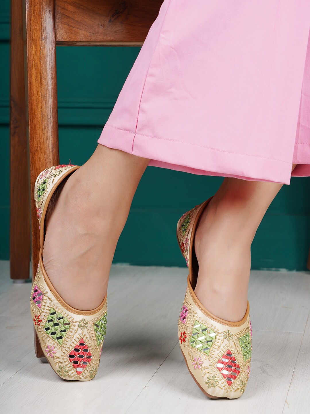 

Shezone Women Gold-Toned Embellished Ethnic Mojaris Flats