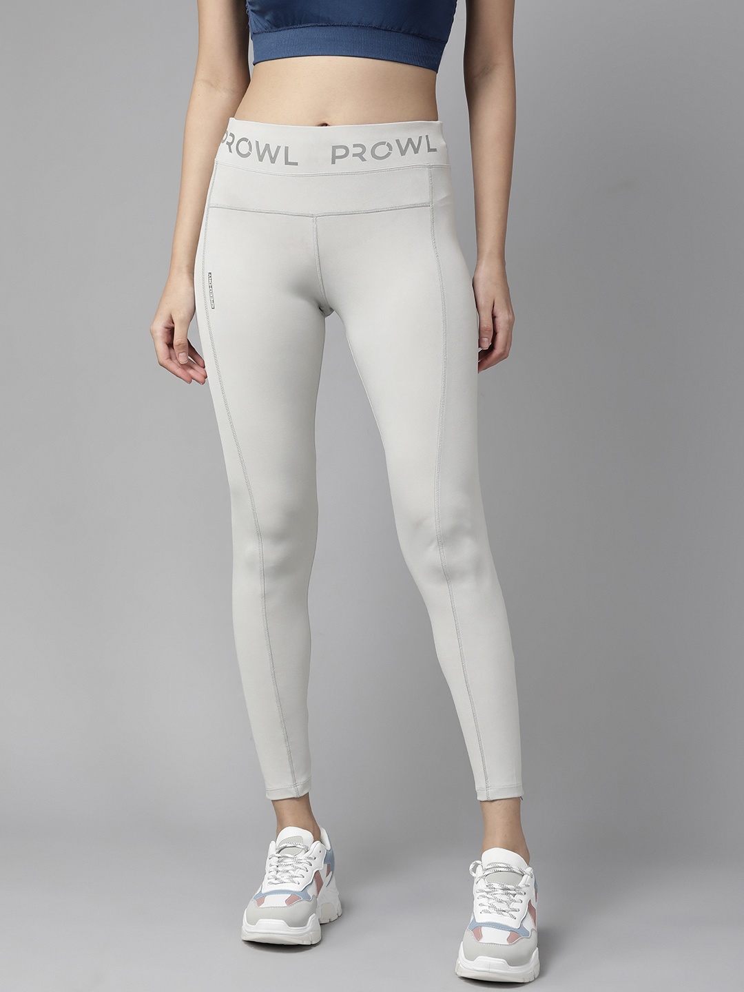 

PROWL by Tiger Shroff Women Grey Solid Speed-Dry Tights
