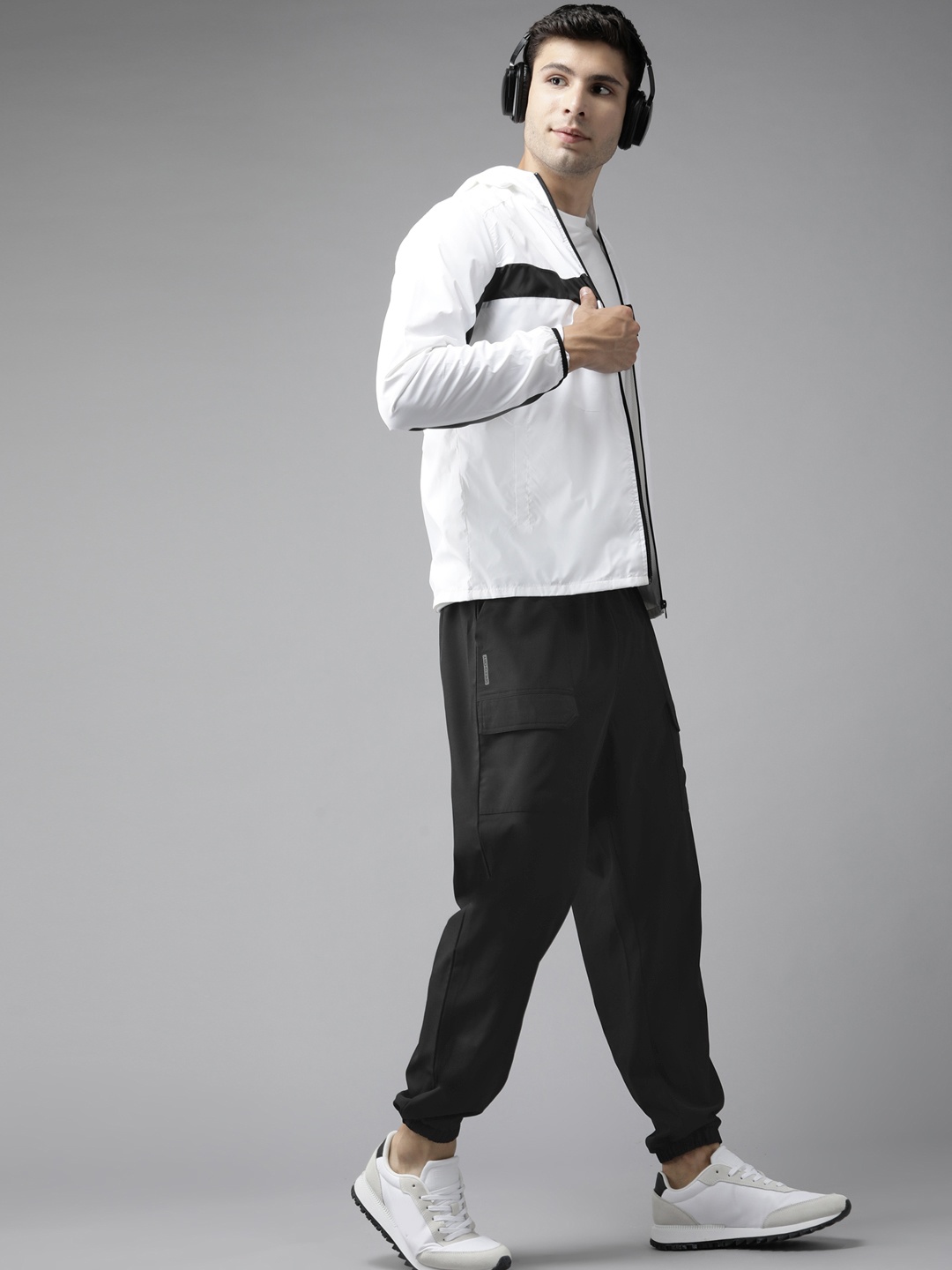 

PROWL by Tiger Shroff Men Black Solid Joggers