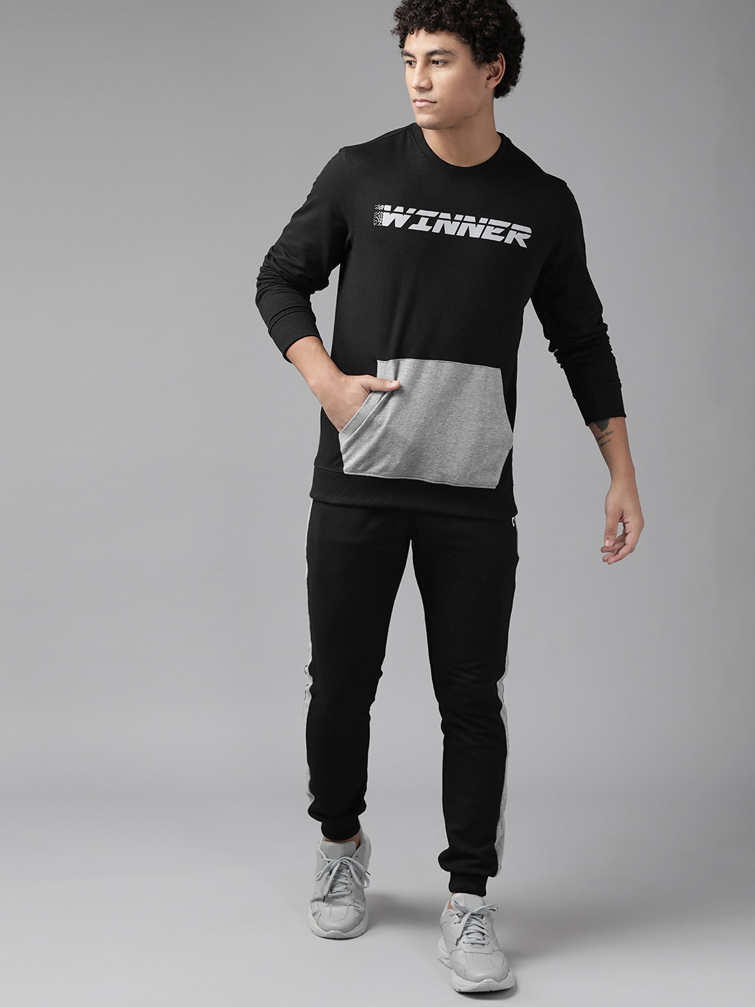 

PROWL by Tiger Shroff Men Black & Grey Melange Lifestyle Tracksuits