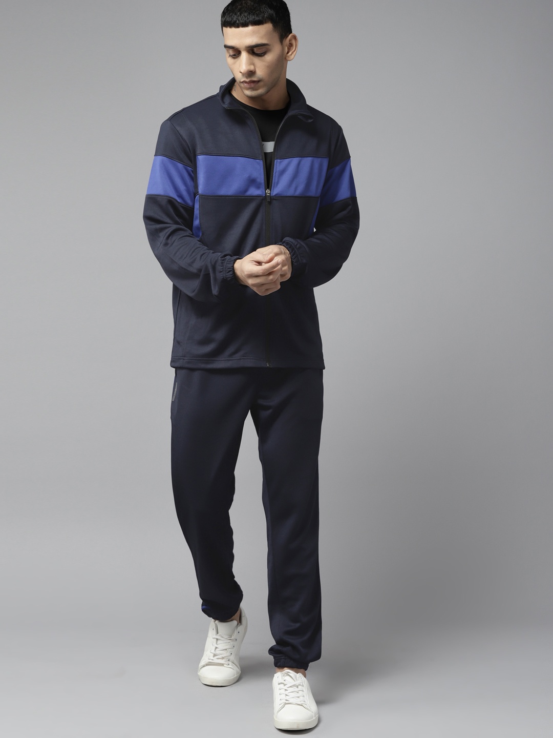 

PROWL by Tiger Shroff Men Black & Blue Striped Tracksuit