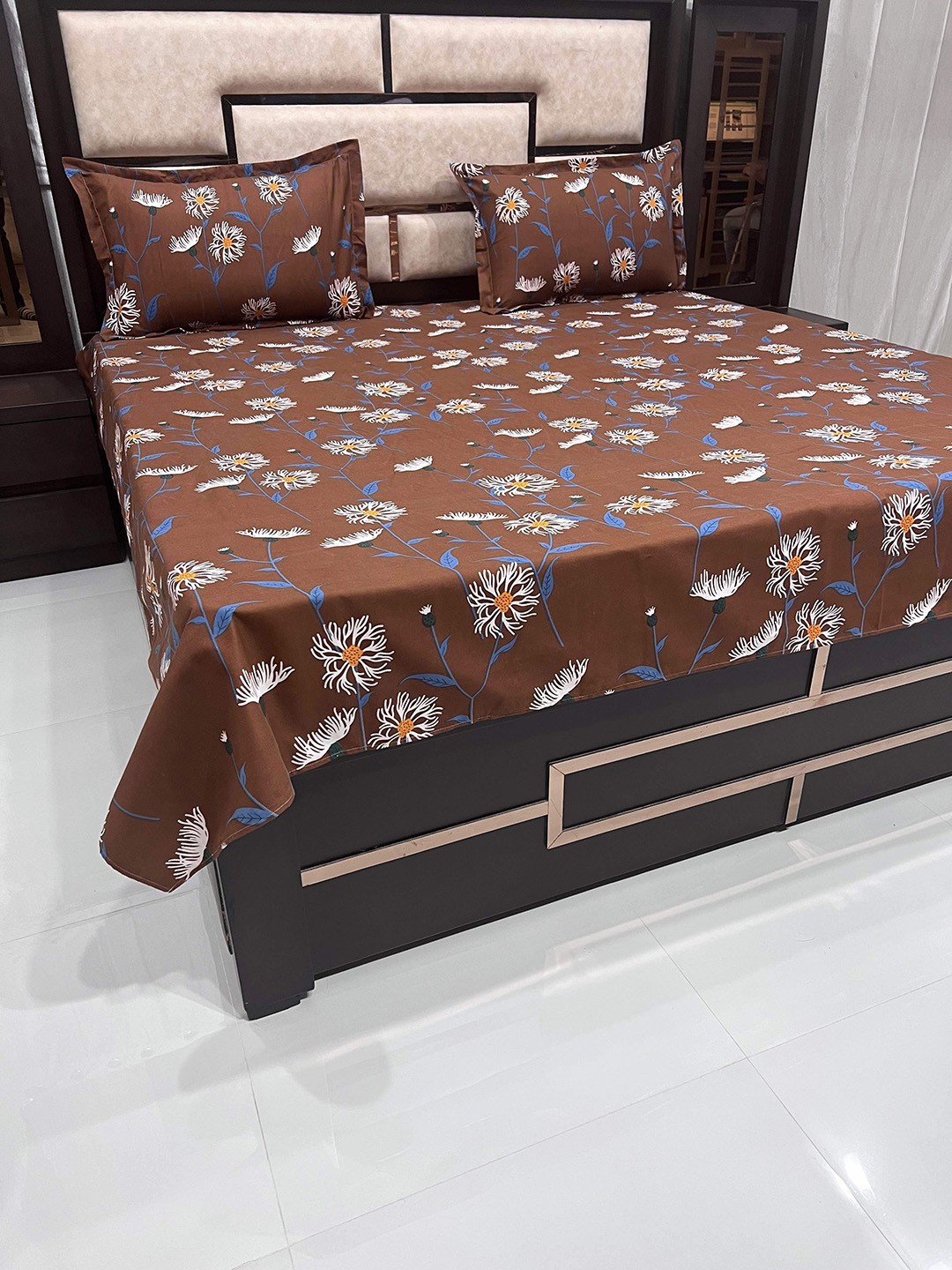 

Pure Decor Brown & White Floral 260 TC Queen Bedsheet with 2 Pillow Covers
