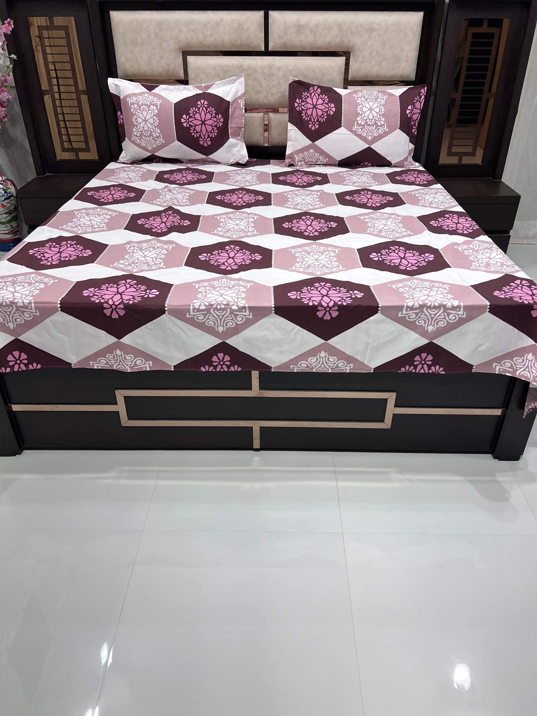 Pure Decor Pink & Purple Floral 260 TC Queen Bedsheet with 2 Pillow Covers