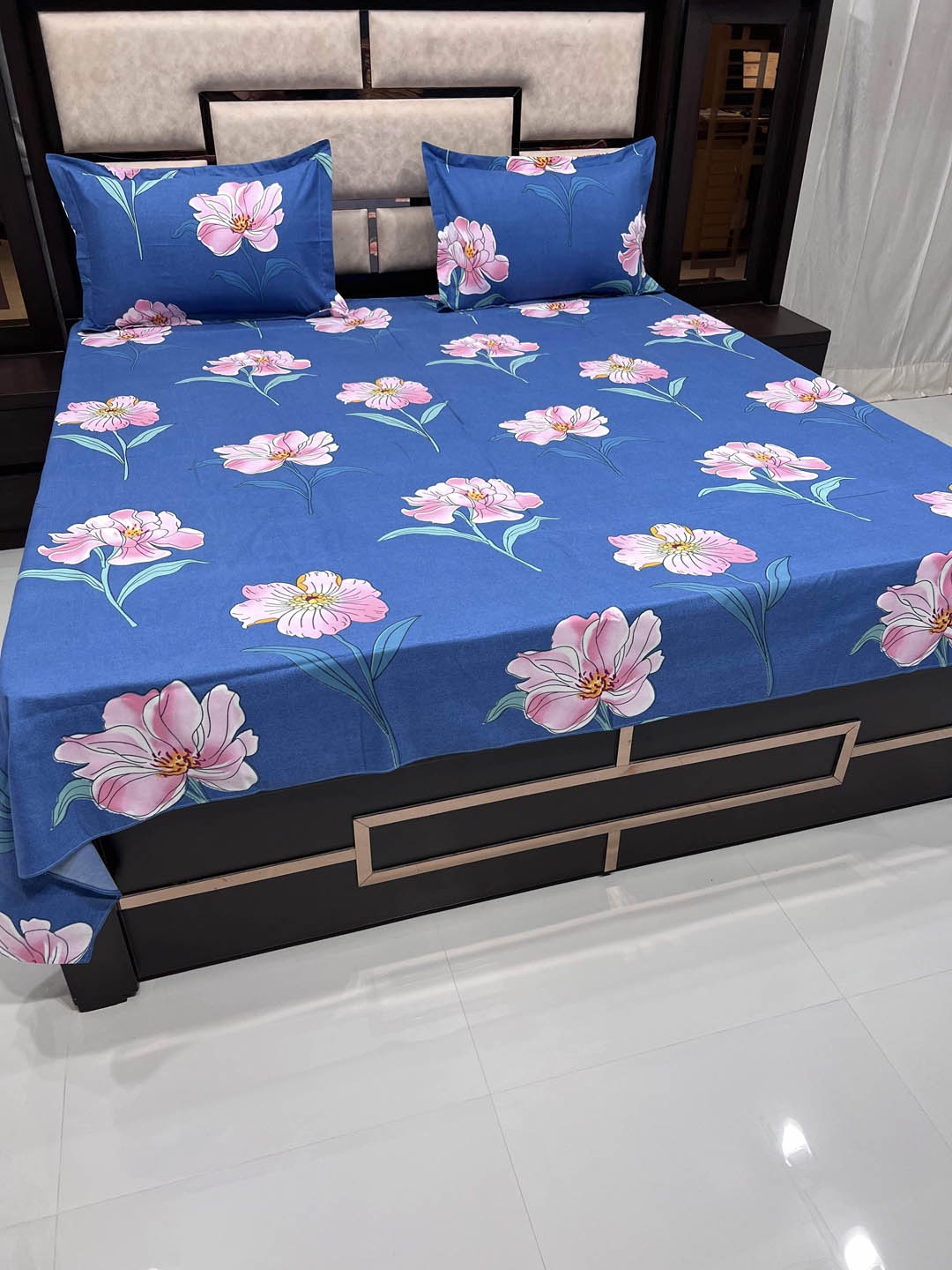 

Pure Decor Unisex Blue 260 TC Poly Cotton Bedsheet with 2 Pillow Covers
