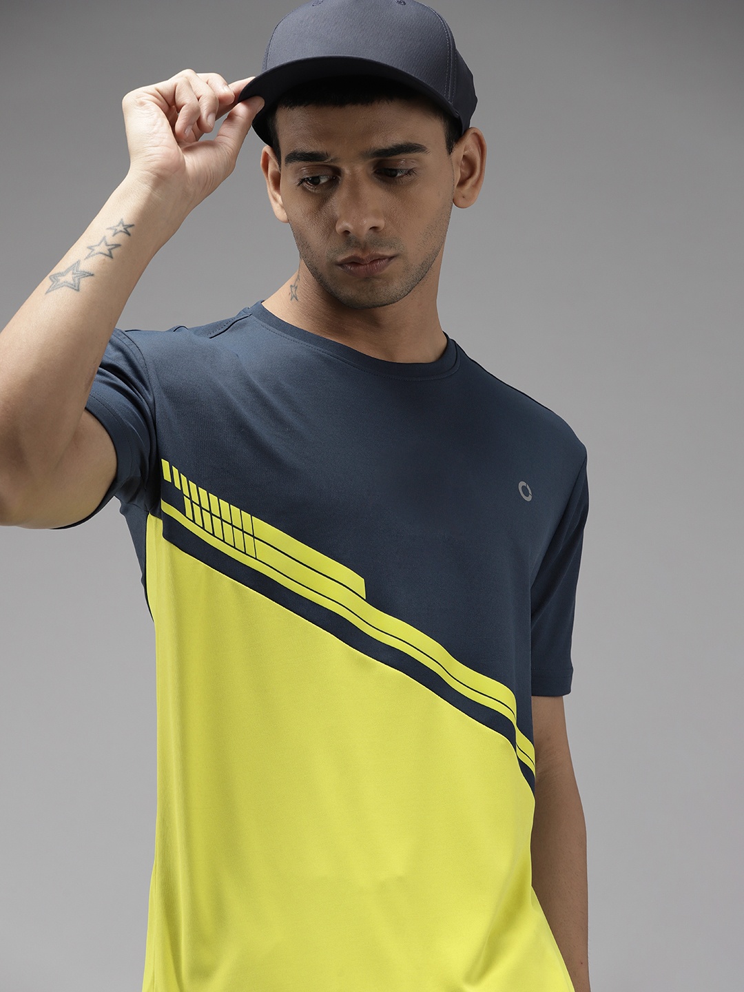 

PROWL by Tiger Shroff Men Lime Green & Navy Blue Colourblocked Running T-shirt
