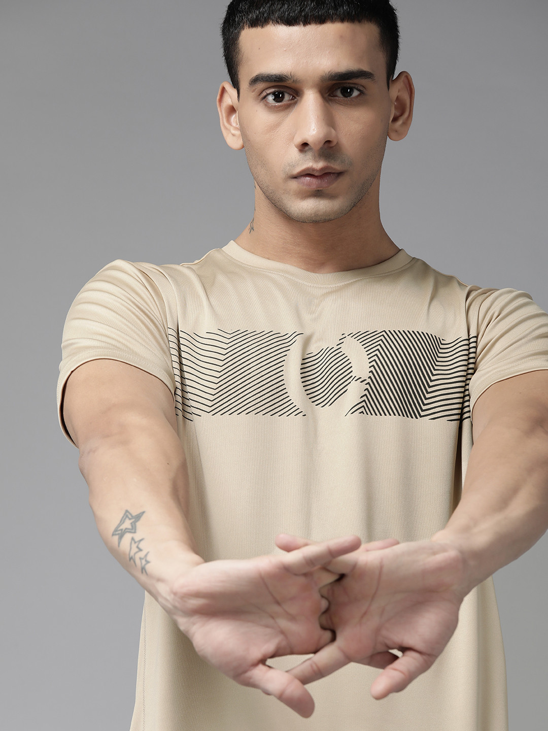 

PROWL by Tiger Shroff Men Beige & Black Striped Speed-Dry T-shirt