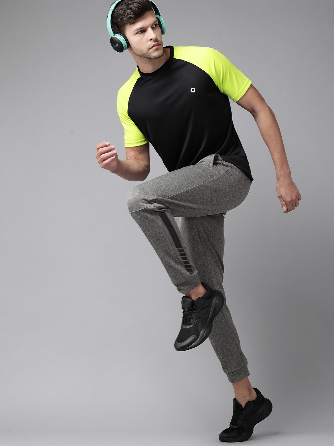 

PROWL by Tiger Shroff Men Black & Fluorescent Green Solid Running T-shirt