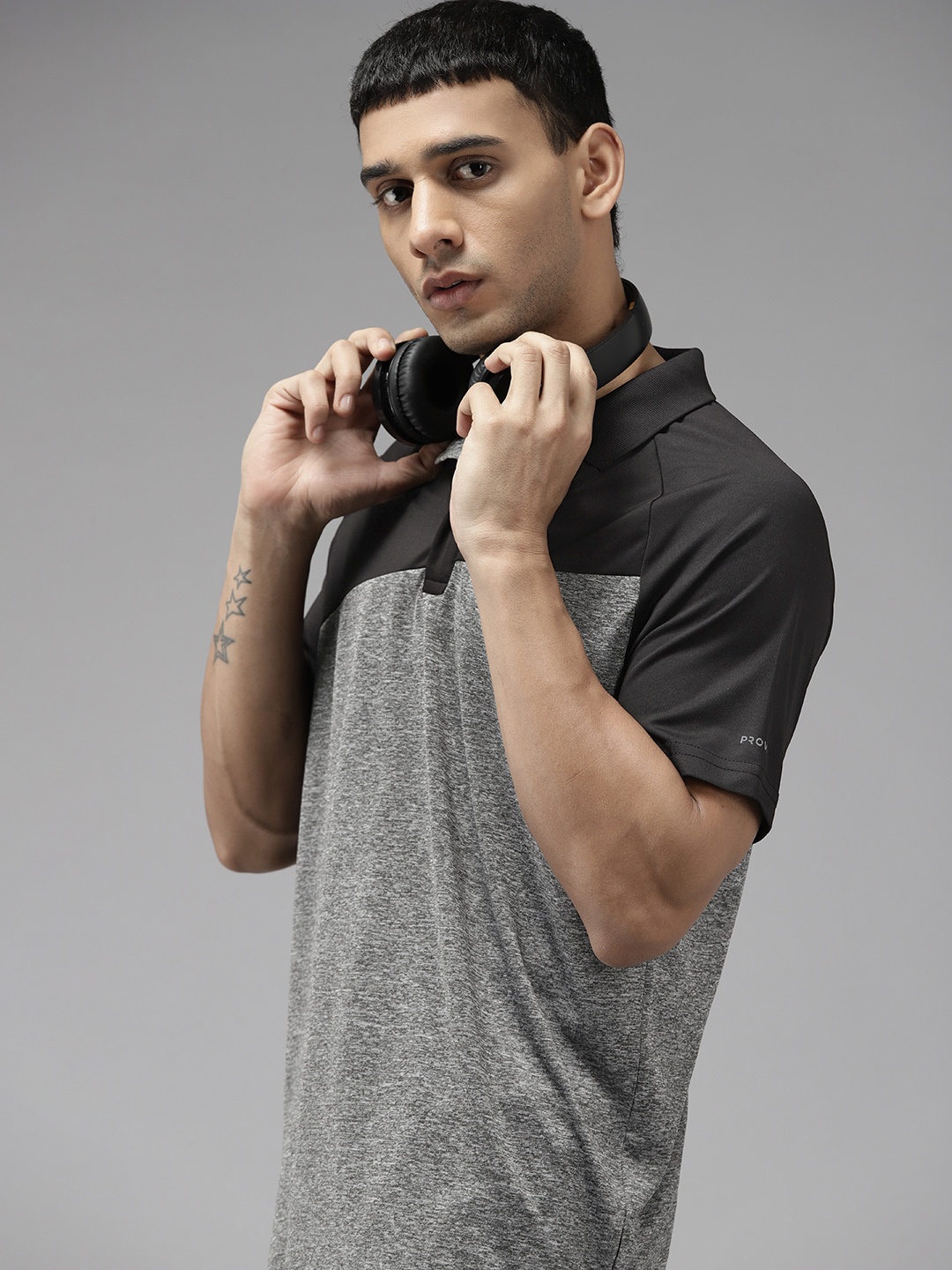 

PROWL by Tiger Shroff Men Grey & Black Colourblocked Polo Collar Running T-shirt