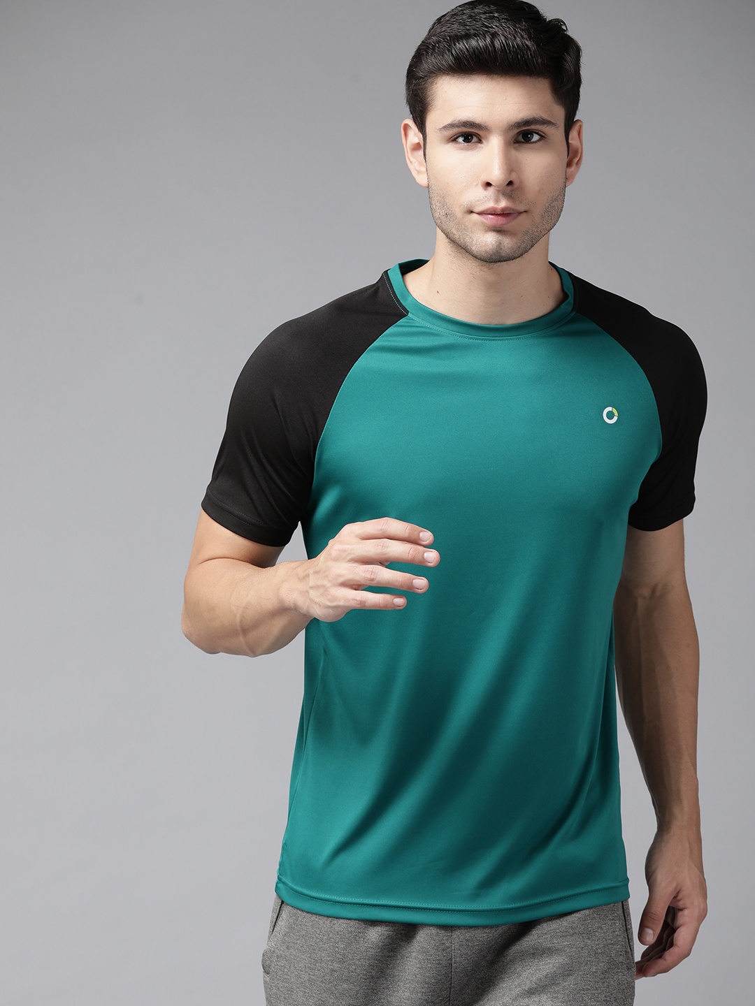 

PROWL by Tiger Shroff Men Teal Green & Black Solid Running T-shirt