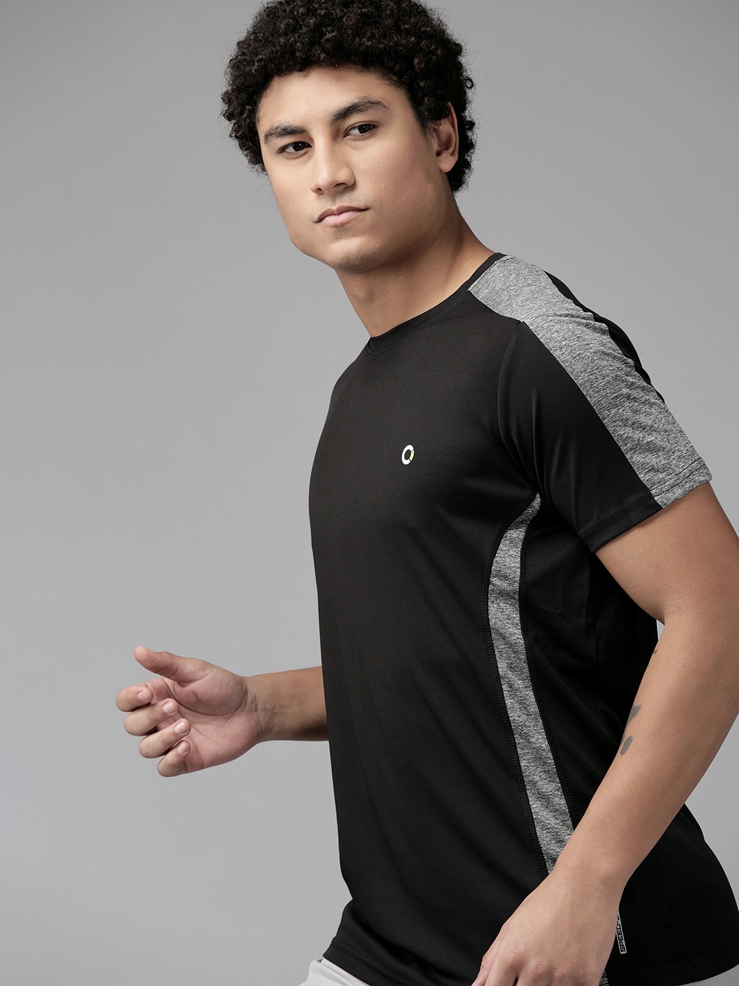 

PROWL by Tiger Shroff Men Black & Grey Melange Running T-shirt