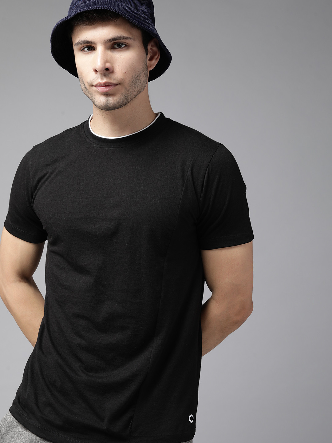 

PROWL by Tiger Shroff Men Black Pure Cotton Solid T-shirt
