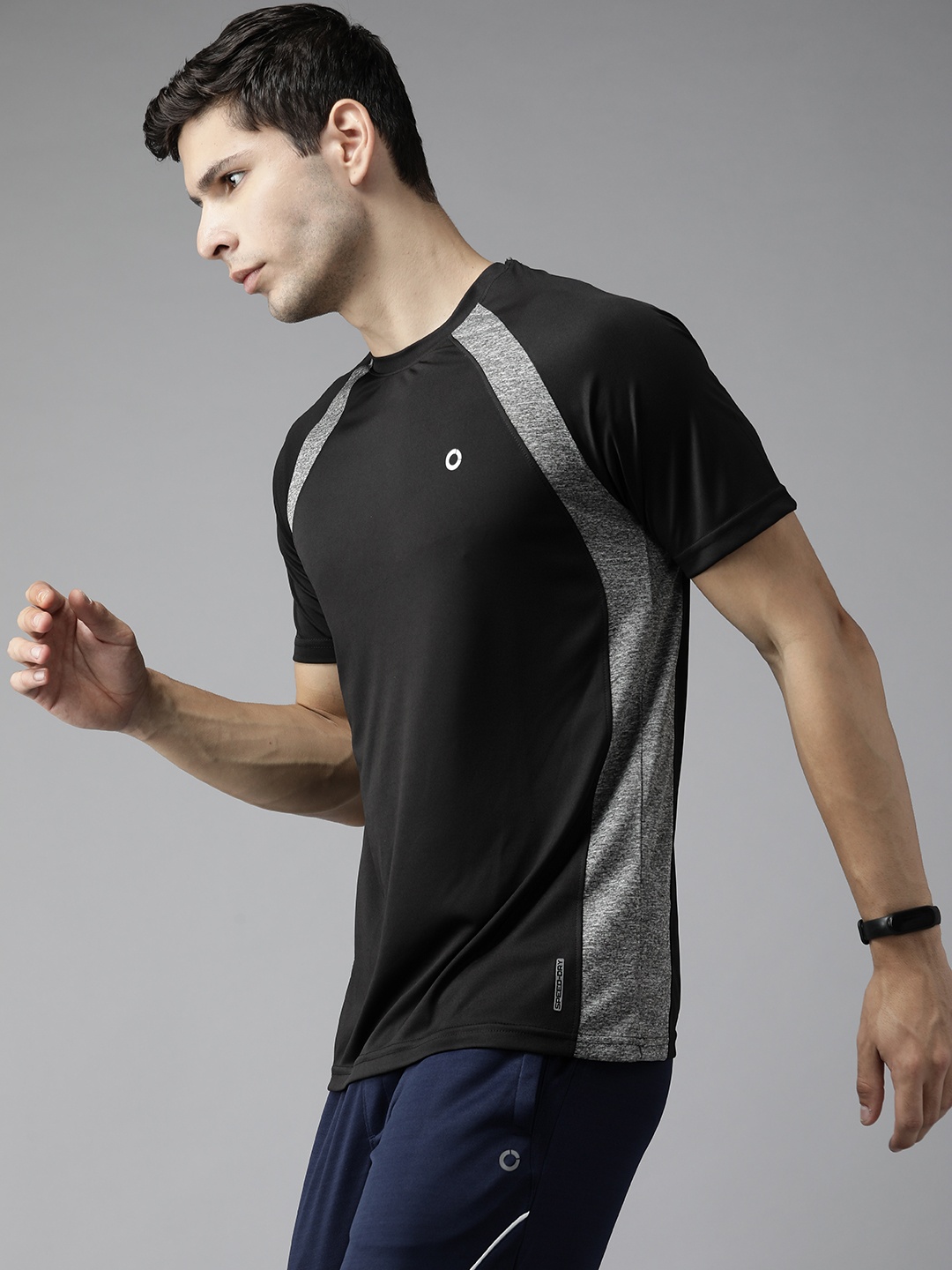 

PROWL by Tiger Shroff Men Black & Grey Colourblocked Running T-shirt