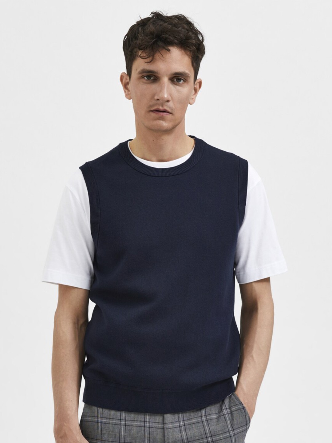 

SELECTED Men Blue Solid Sweater Vest