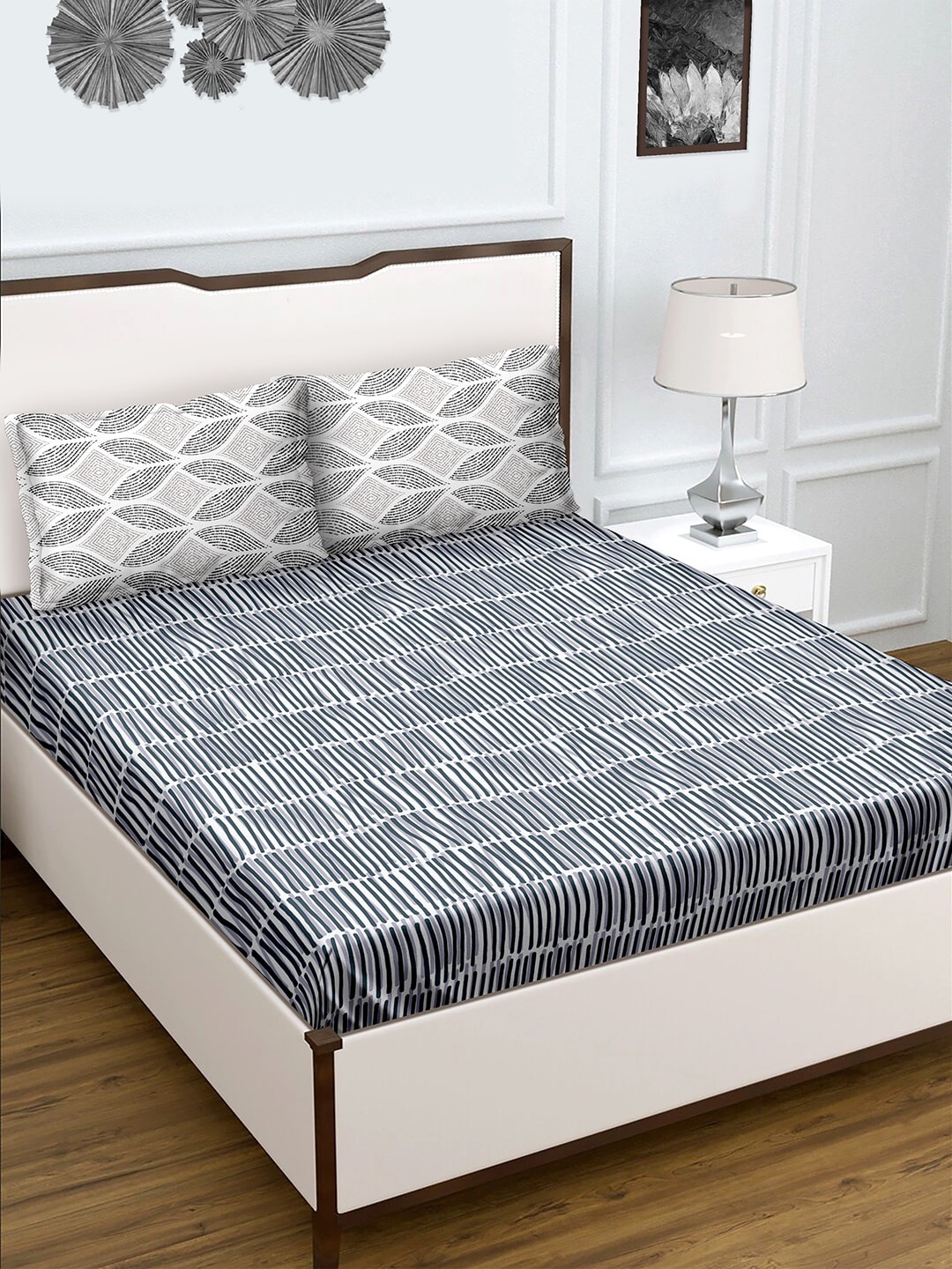 

BELLA CASA Grey & Black Geometric 180 TC King Bedsheet with 2 Pillow Covers