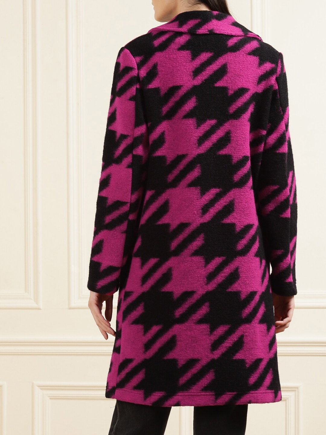 

Rinascimento Women Pink Black Geometric Longline Woolen Tailored Jacket