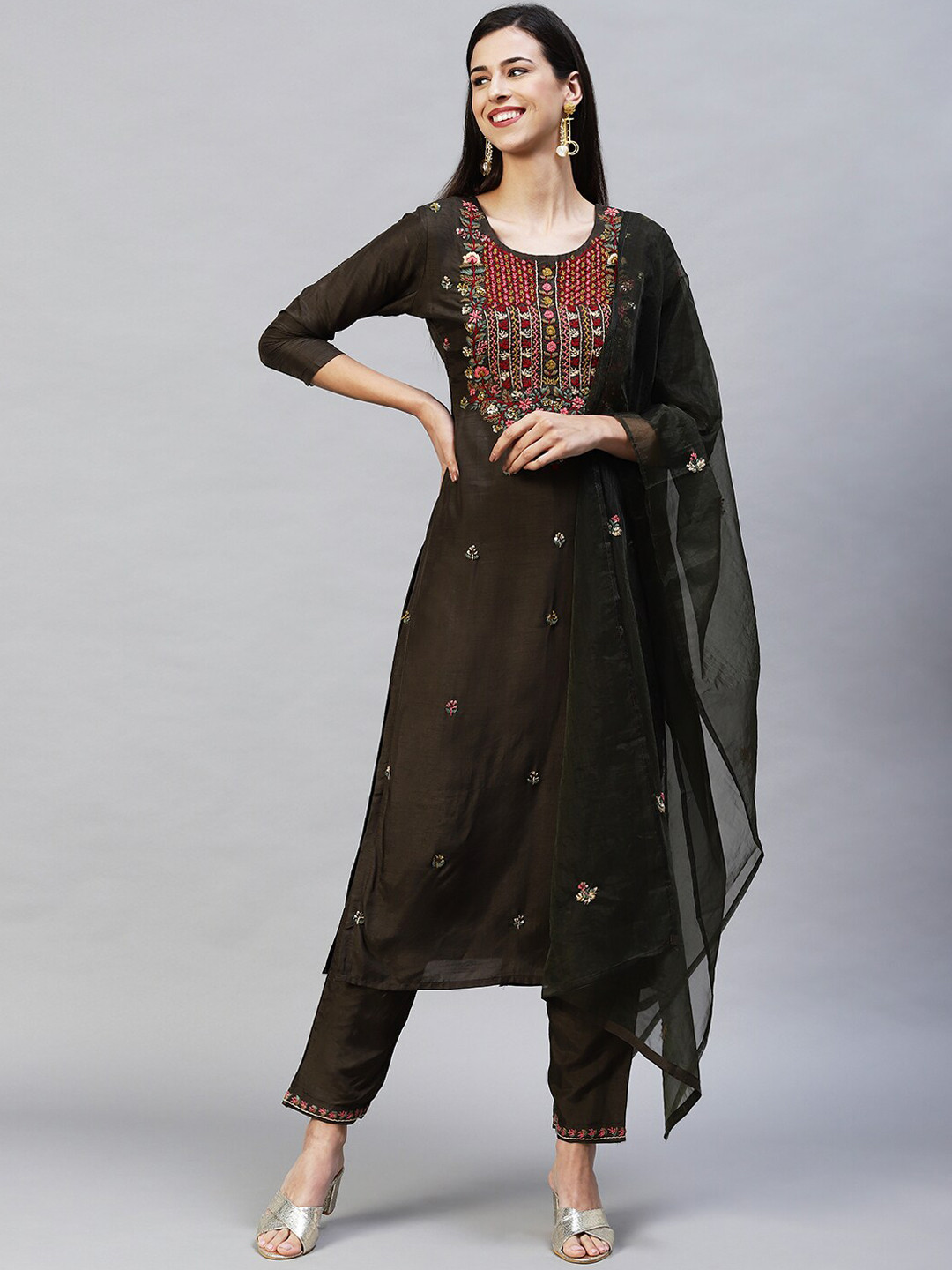 

FASHOR Women Black Ethnic Motifs Embroidered Sequinned Kurta Set With Dupatta
