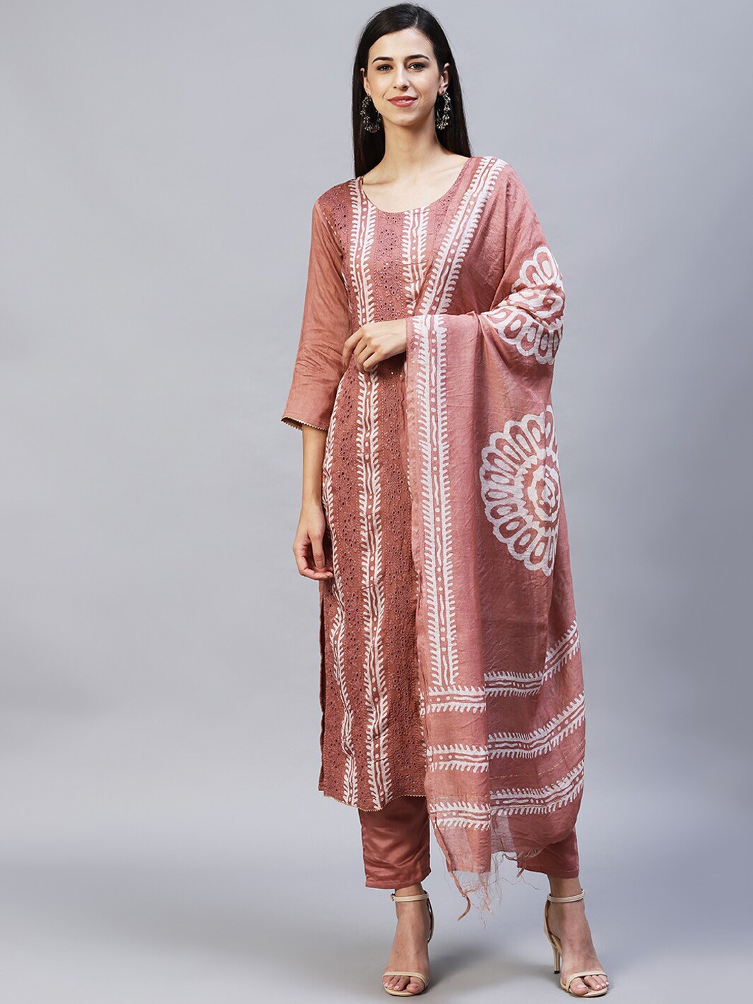 

FASHOR Women Rose Printed Chanderi Silk Kurta with Trouser & With Dupatta