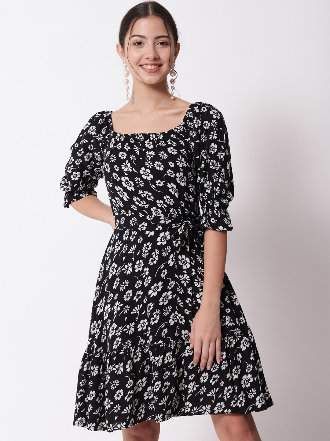 

Shopping Queen Women Black Floral Elastic Dress