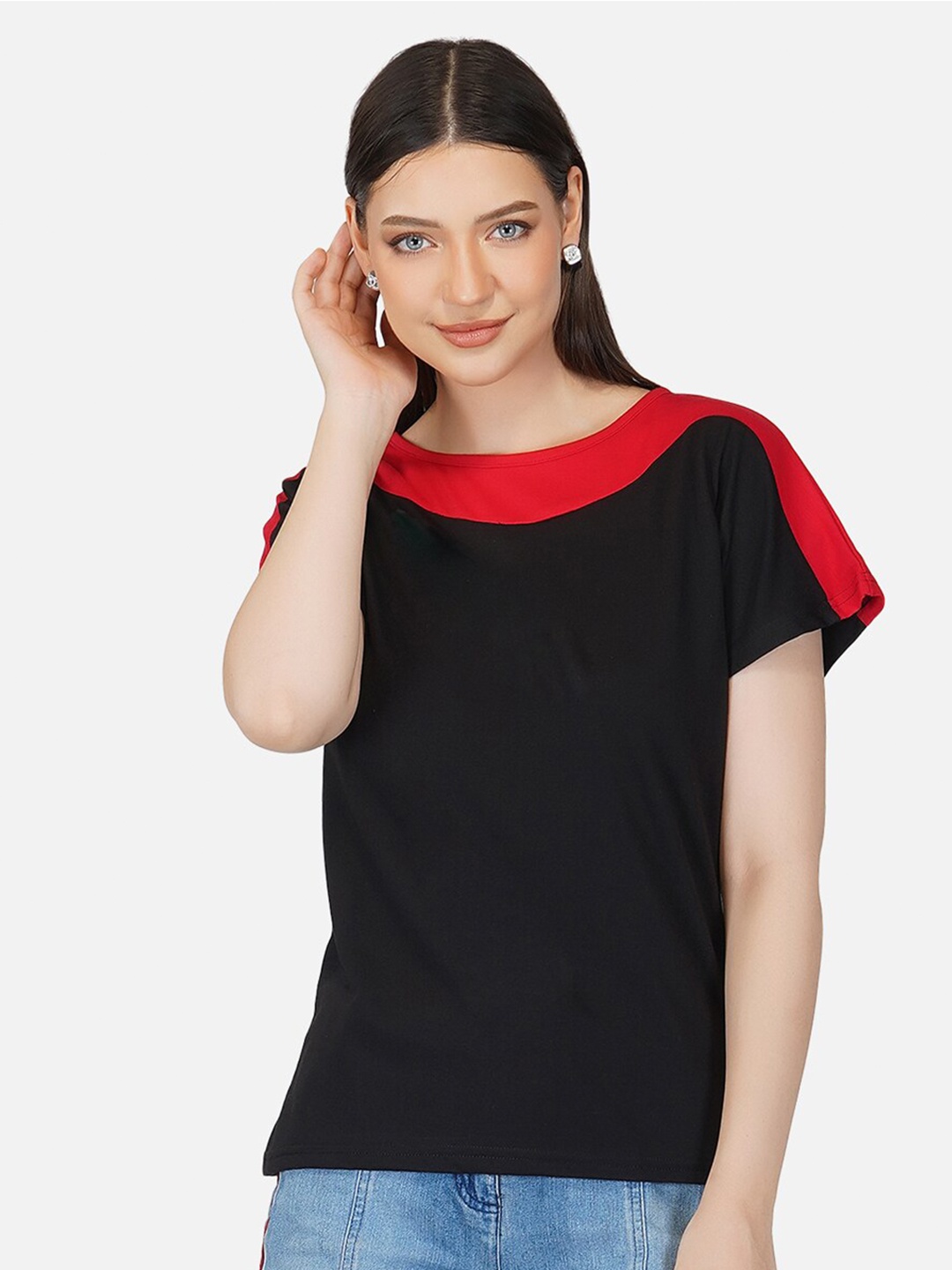 

BASE 41 Women Black & Red Colourblocked Extended Sleeves Slim Fit T-shirt