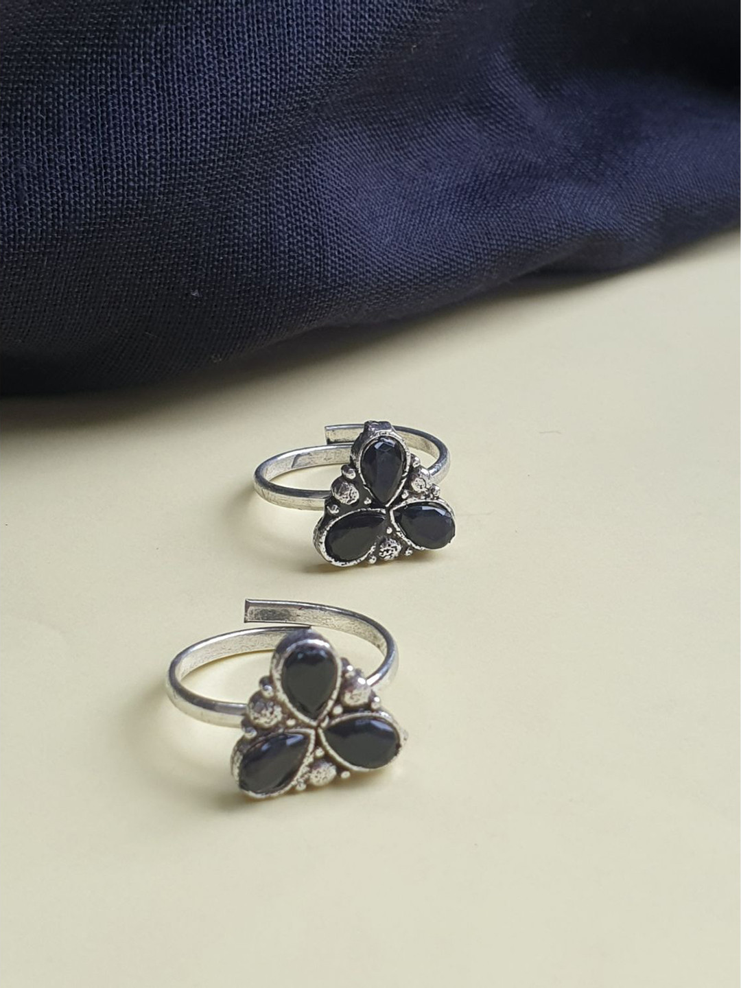 

FIROZA Women Set of 2 Silver-Plated Black Stone Studded Toe Rings