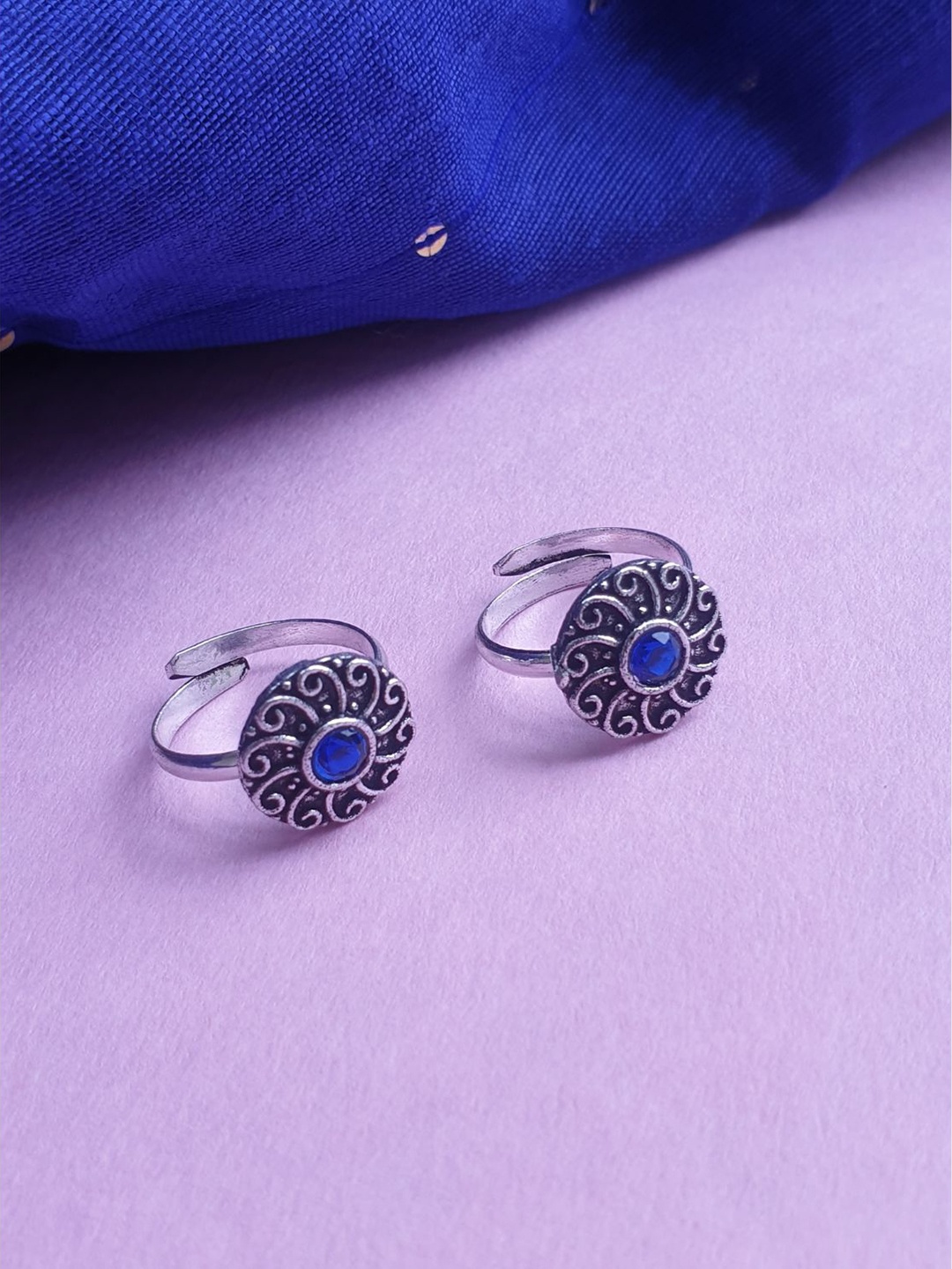 

FIROZA Set of 2 Oxidized Silver-Toned Blue Stone-Studded Toe Rings