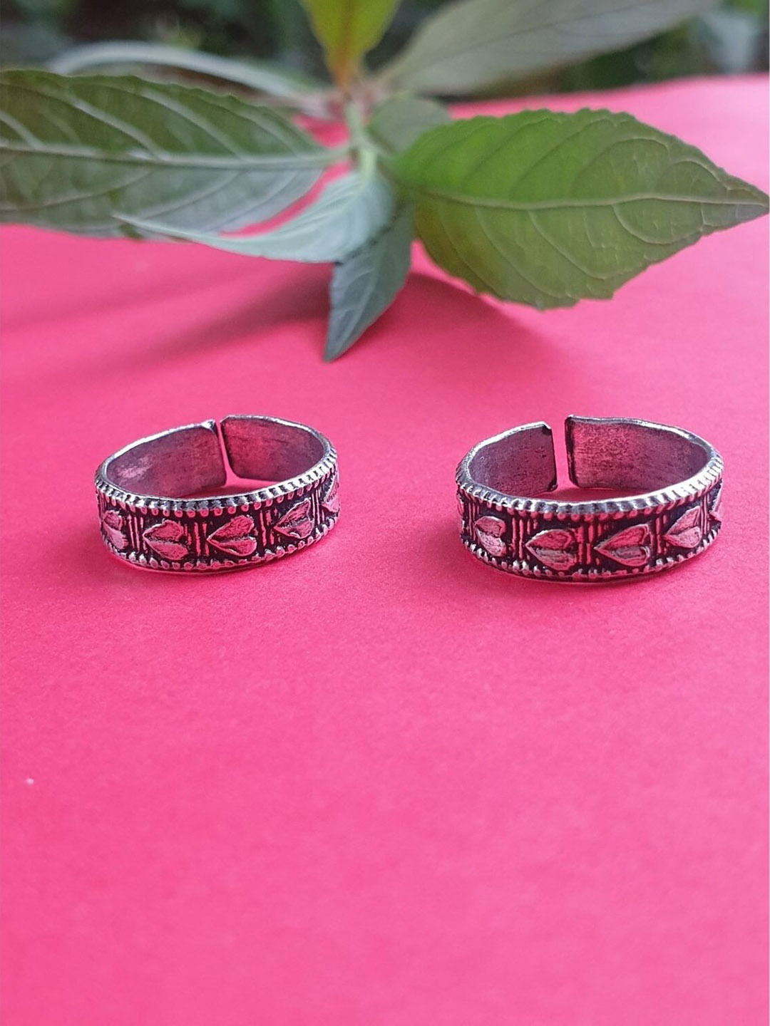 

FIROZA Set of 2 Oxidized Silver-Toned Toe Rings