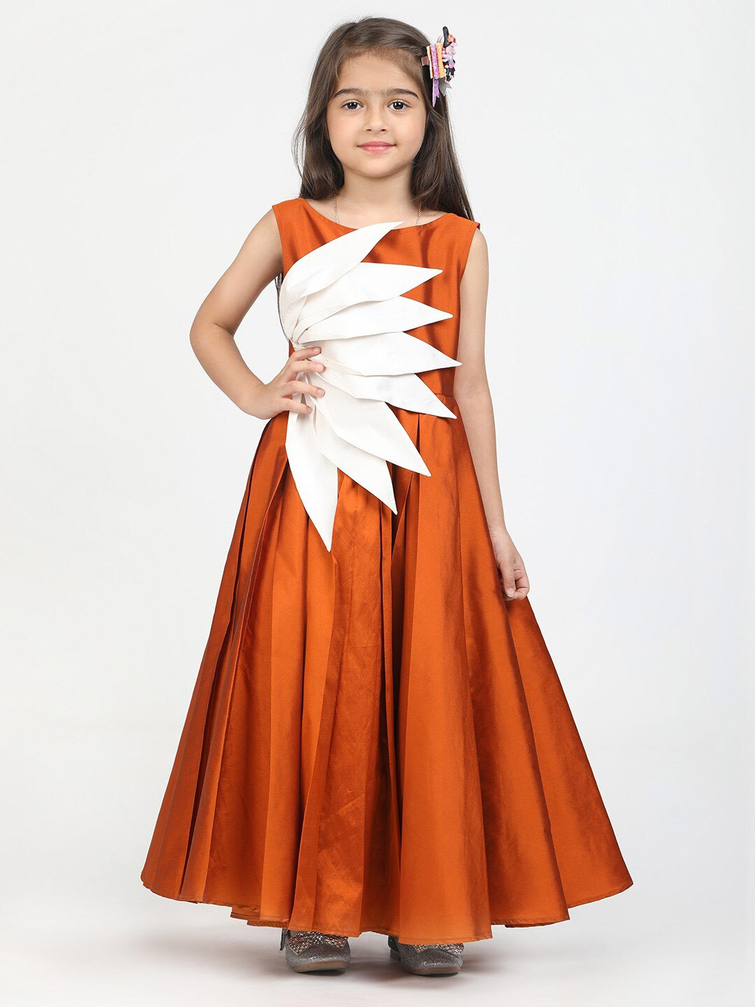 

Jelly Jones Brown Colourblocked Applique Maxi Dress
