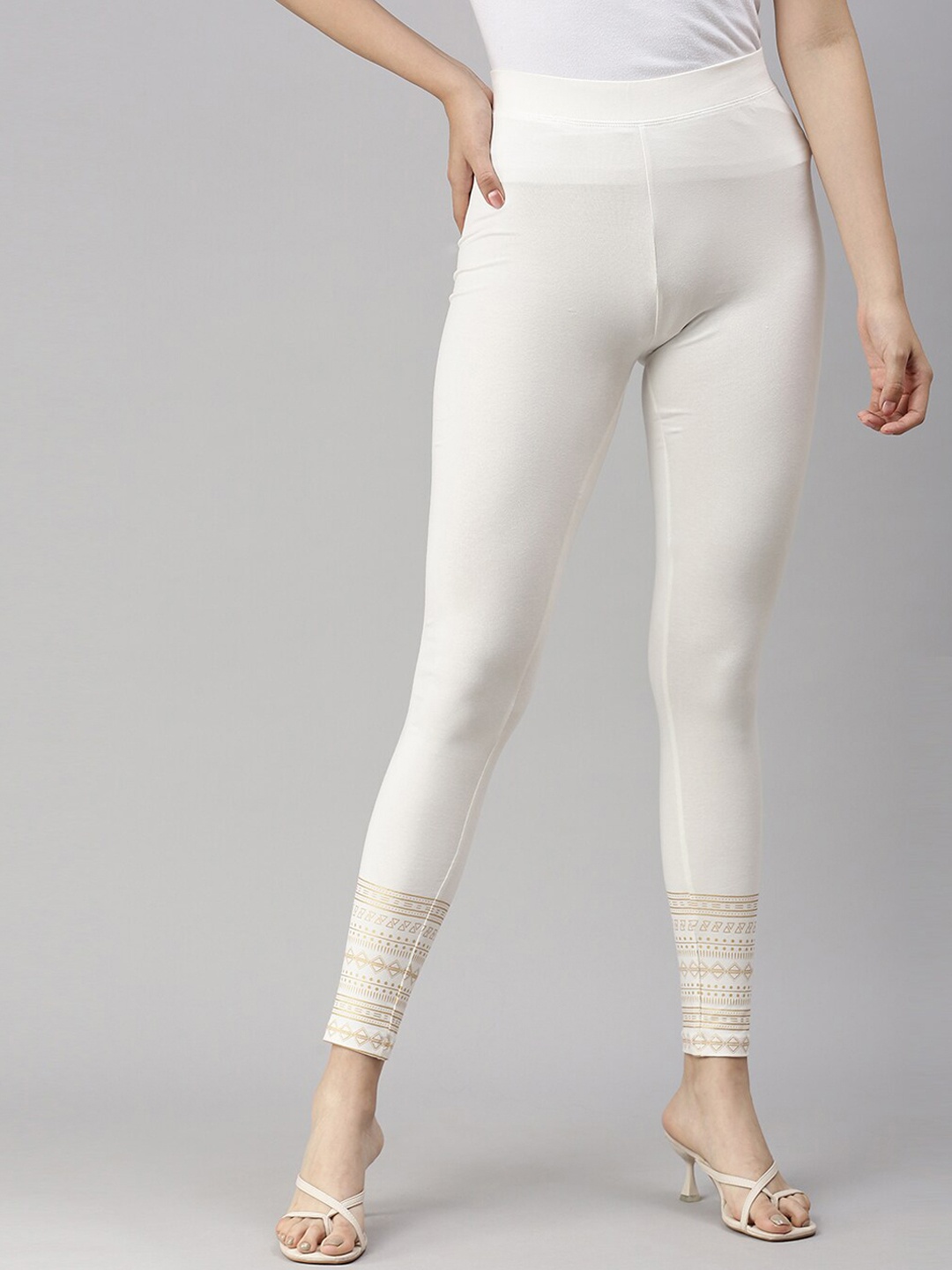 

De Moza Women Off White & Gold Ankle-Length Leggings