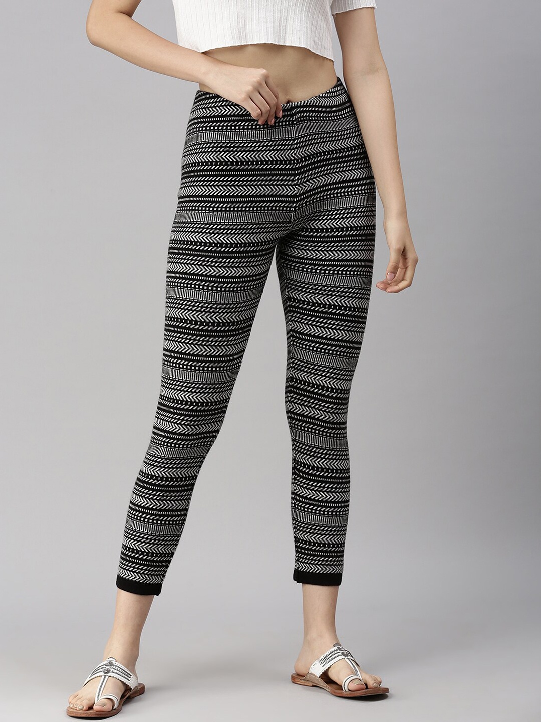 

De Moza Women Black & White Printed Jacquard Acrylic Ankle-Length Leggings