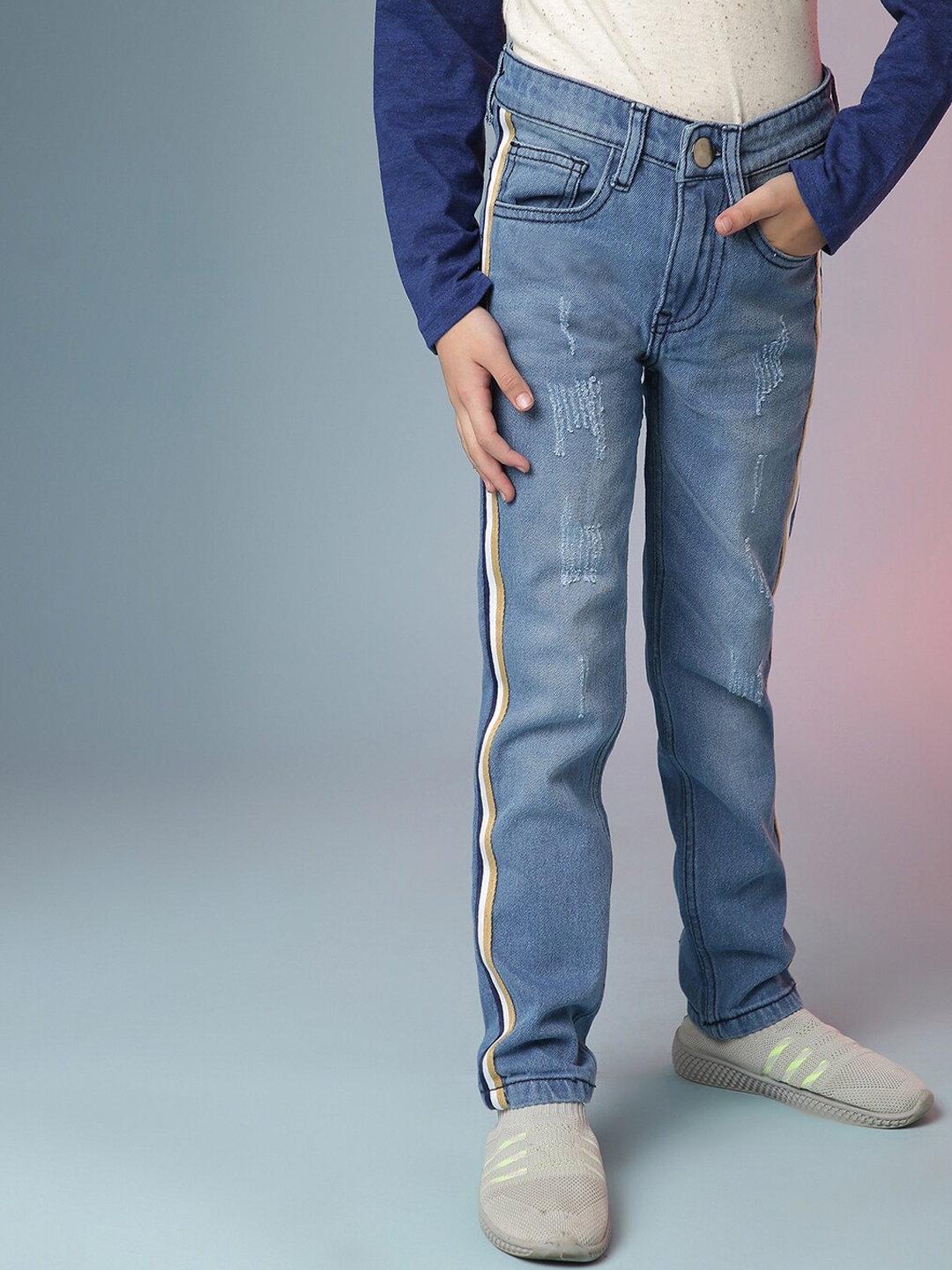 

Instafab Boys Blue Classic Low Distress Light Fade Stretchable Jeans