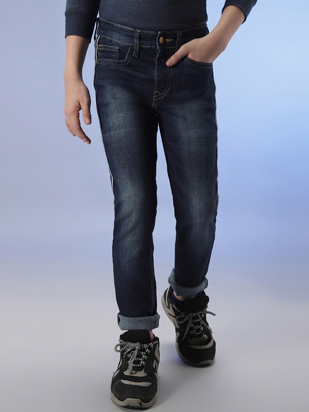 

Instafab Boys Navy Blue Classic Slim Fit Light Fade Stretchable Jeans