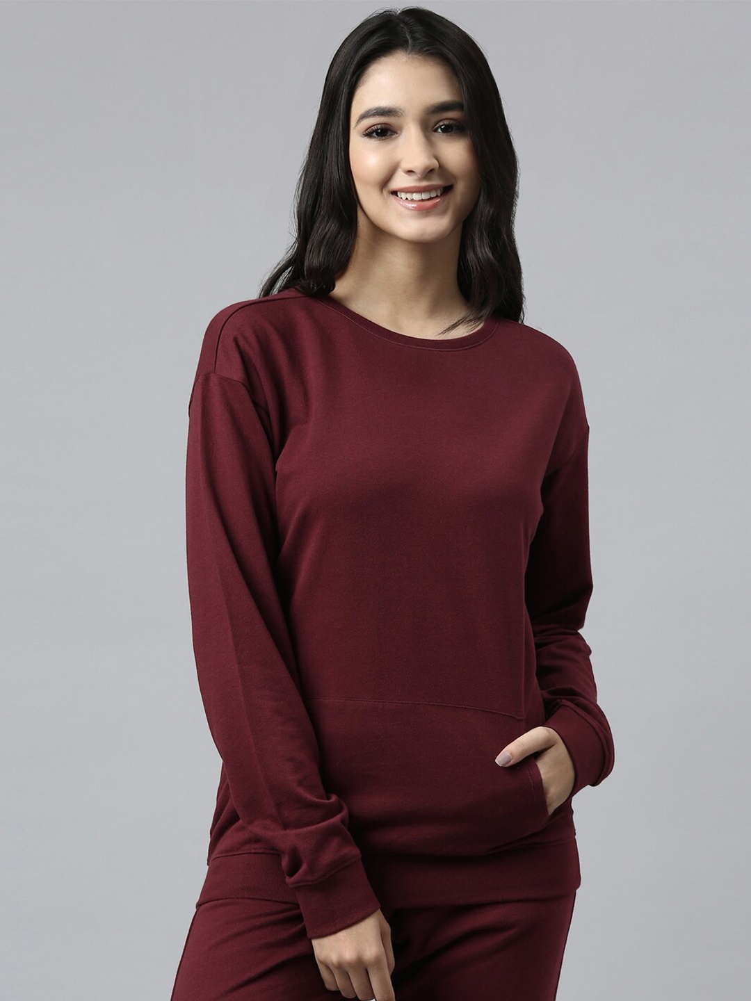 

Enamor Women Maroon Solid Relaxed Fit Sweatshirt
