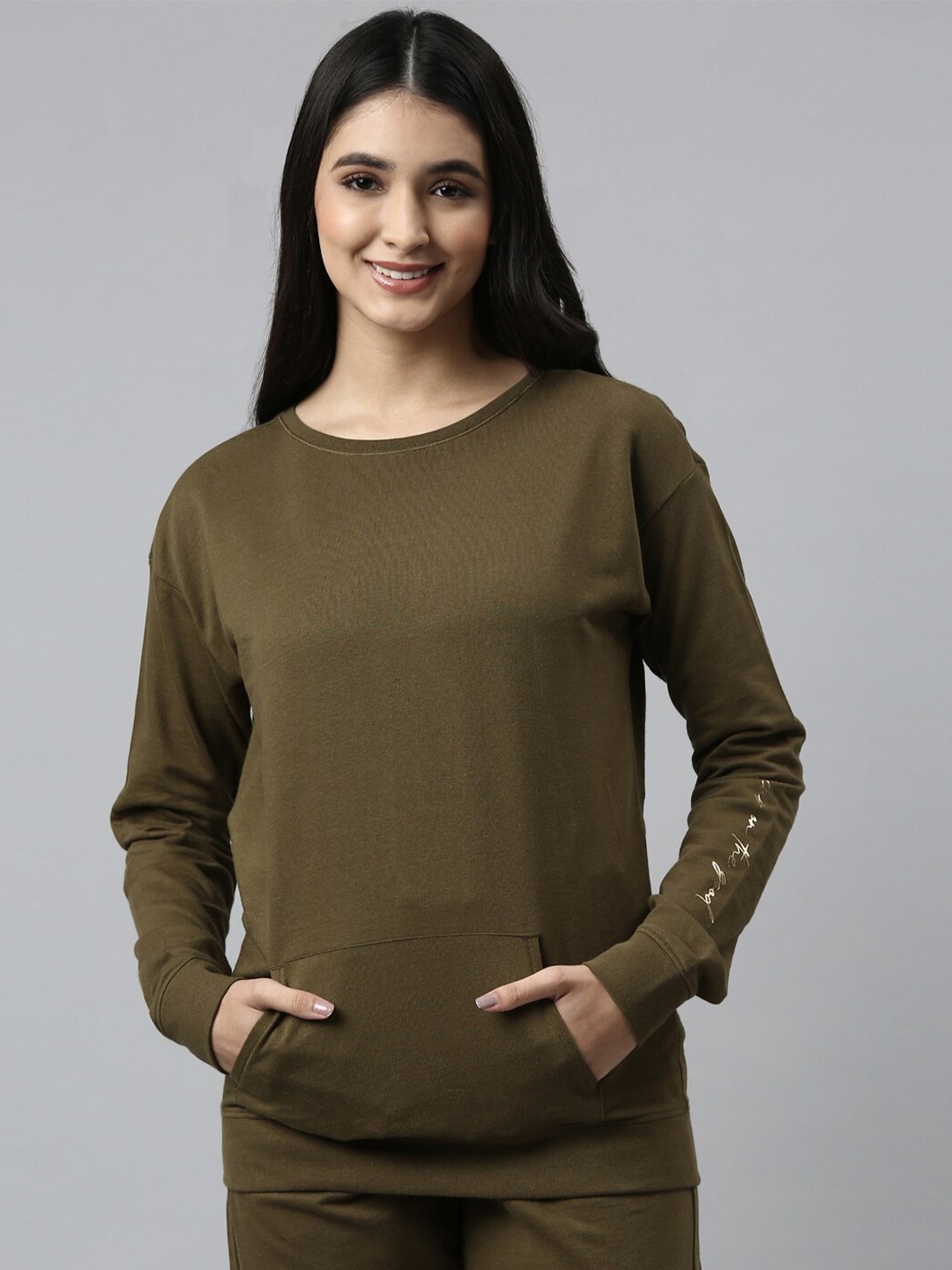 

Enamor Women Green Solid Relaxed Fit Sweatshirt