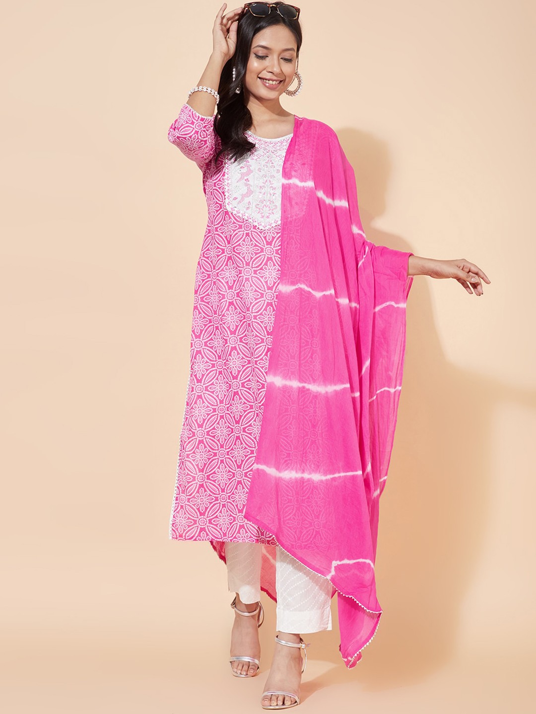 

FASHOR Women Pink & White Bandhani Printed Thread Work Pure Cotton Kurta Set