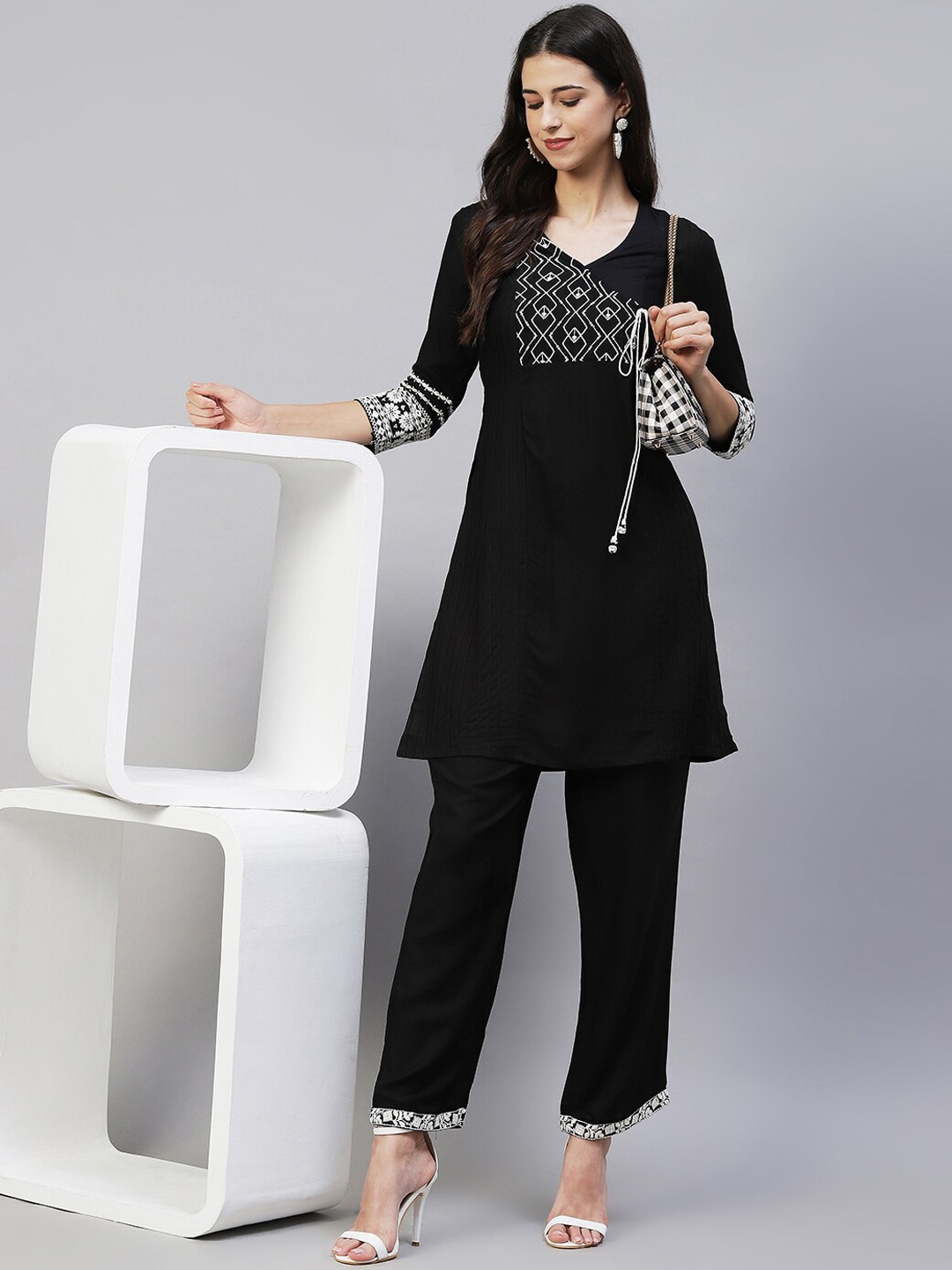 

FASHOR Women Black Embroidered Cotton Co-Ords