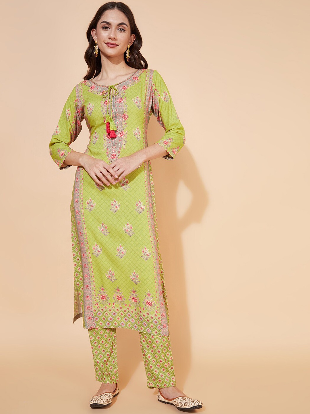 

FASHOR Women Green Floral Printed Beads and Stones Kurta with Trousers