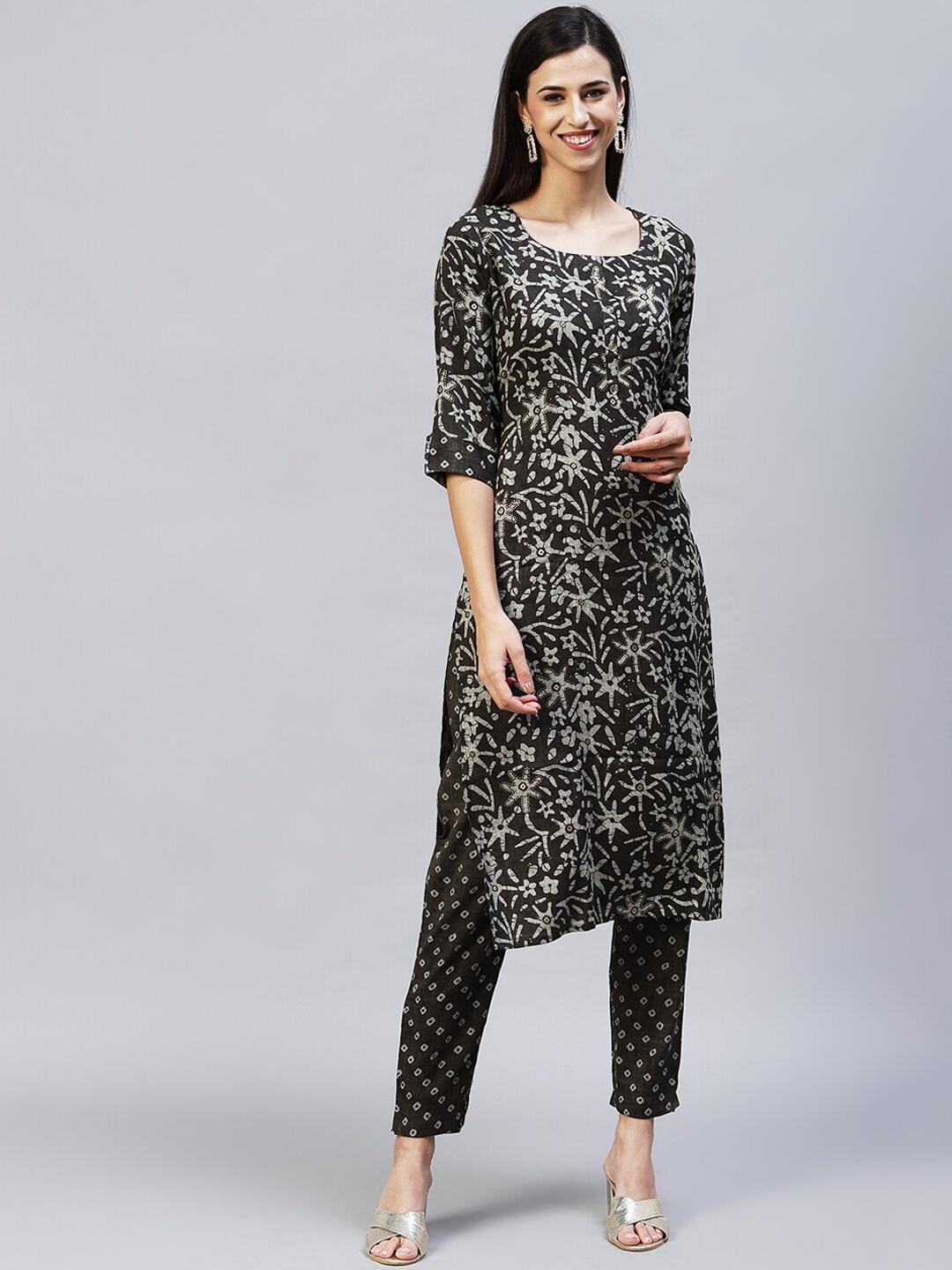 

FASHOR Women Black Printed Straight Fit Kurti with Trousers