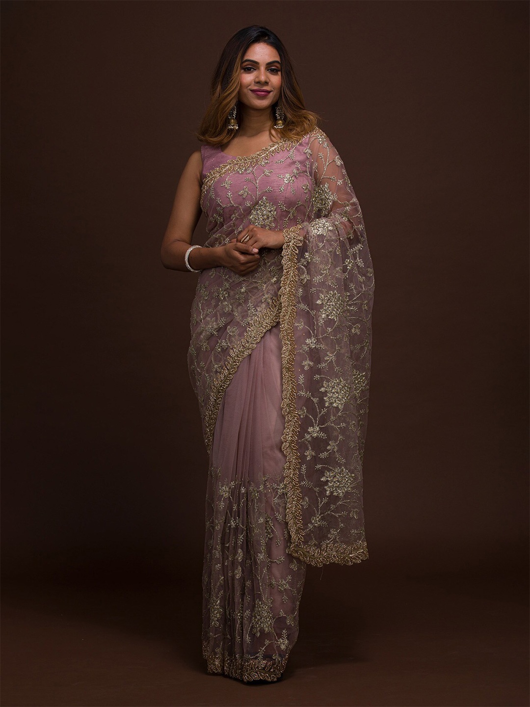 

Koskii Lavender & Gold-Toned Embellished Beads and Stones Supernet Saree