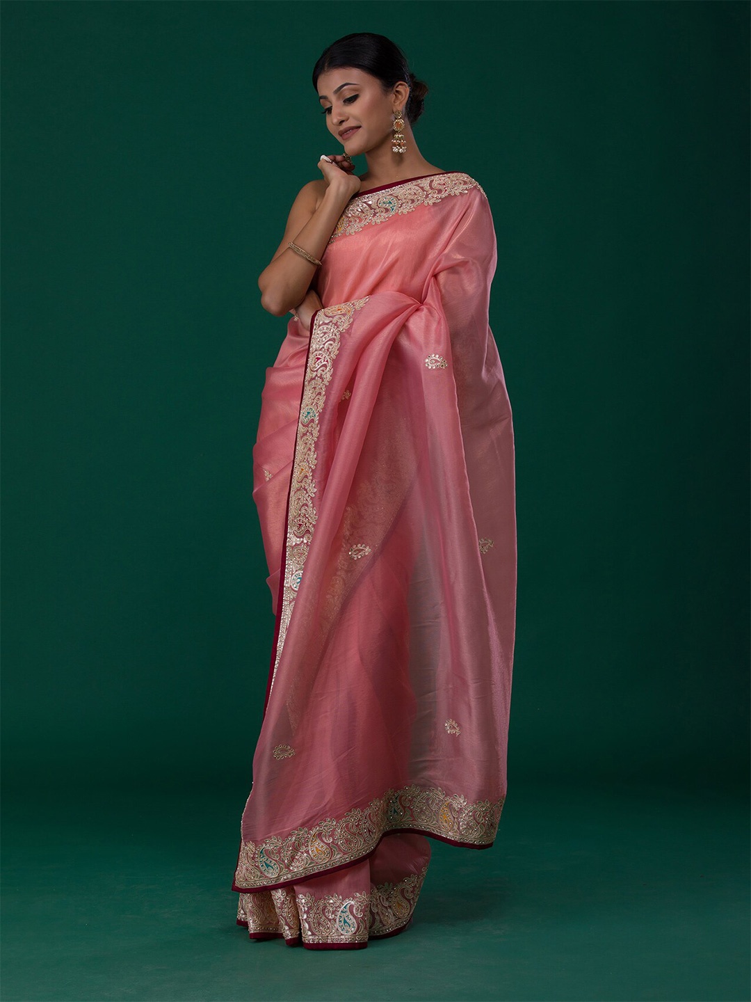

Koskii Pink & Maroon Embellished Gotta Patti Polyester Saree With Unstitched Blouse Piece