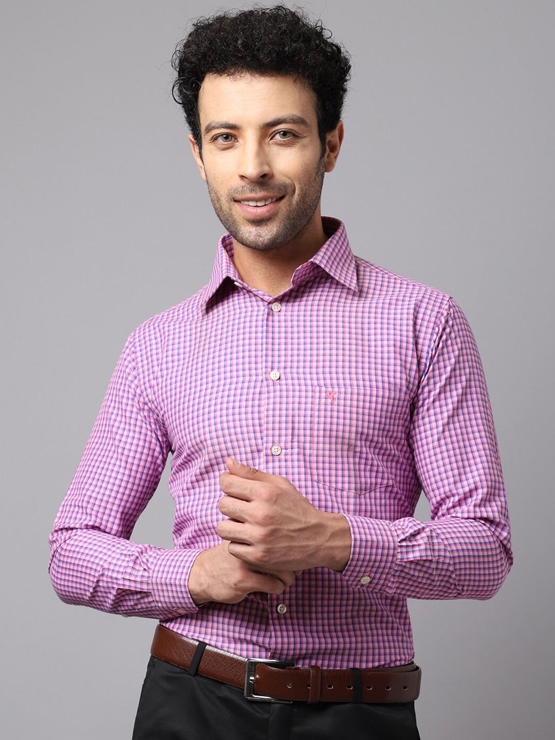 

Cantabil Men Pink Checked Formal Shirt