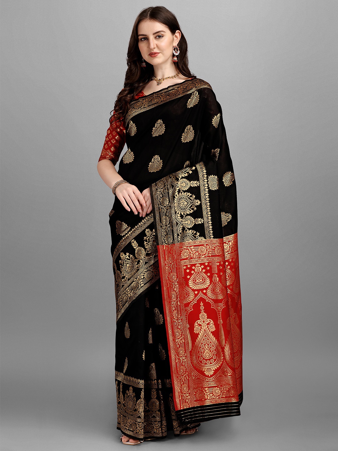 

YOYO Fashion Black & Gold-Toned Woven Design Banarasi Saree
