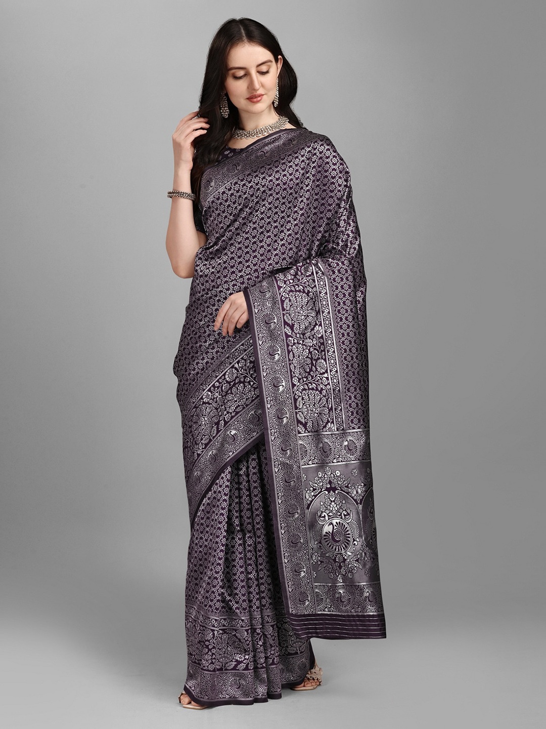 

YOYO Fashion Grey & Gold-Toned Woven Design Banarasi Saree