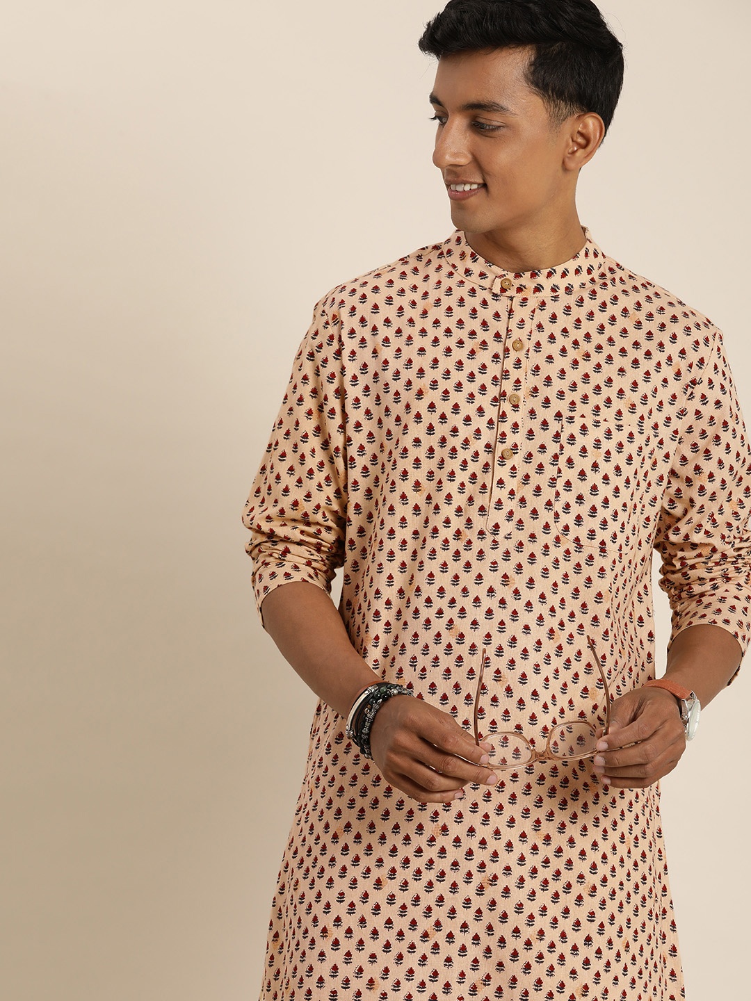 

Taavi Men Festive Floral Printed Pure Cotton Kurta, Beige