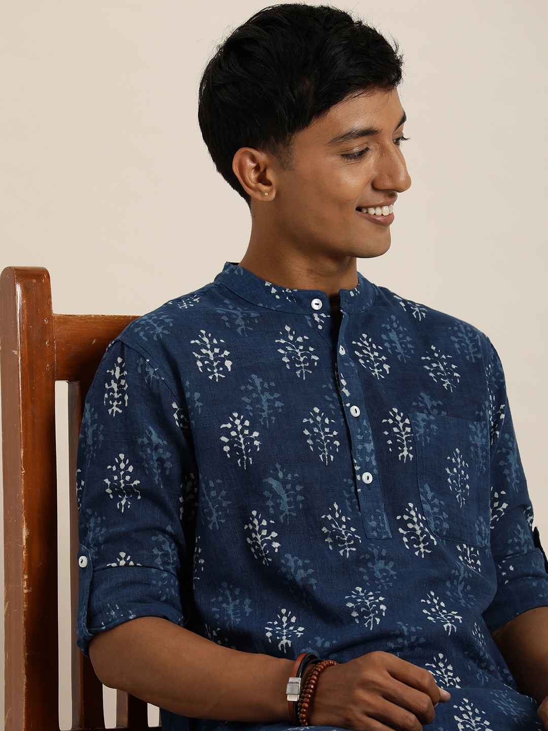 

Taavi Indigo Ethnic Motifs Printed Kurta, Navy blue