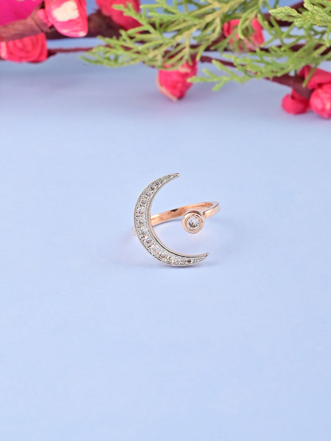 

Tistabene Rose Gold-Plated White Diamond-Studded Cocktail Finger Ring
