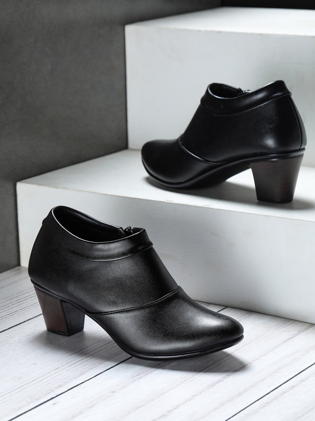 

Shezone Black Solid Block Boots