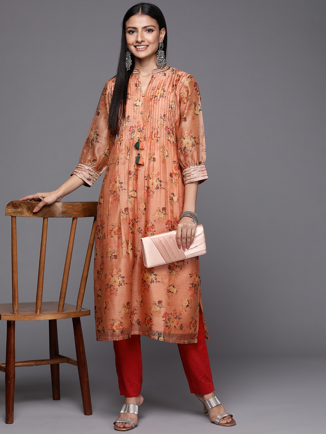 

Varanga Women Peach-Coloured & Green Floral Printed Floral Kurta