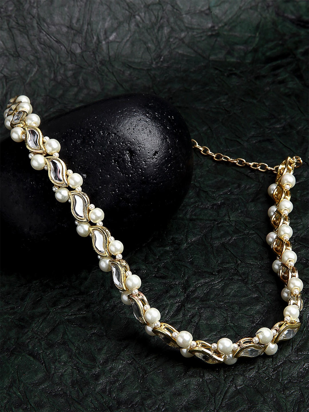 

KARATCART Women Gold Plated Pearl Studded Kundan Hair Band
